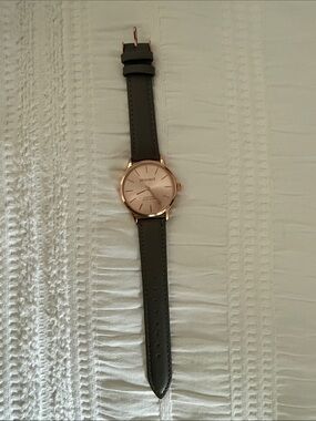 Women's grey Leather Strap Watch with Rose Gold Case
